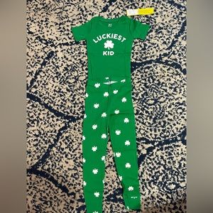 Kids St Pattys Day pjs size 6